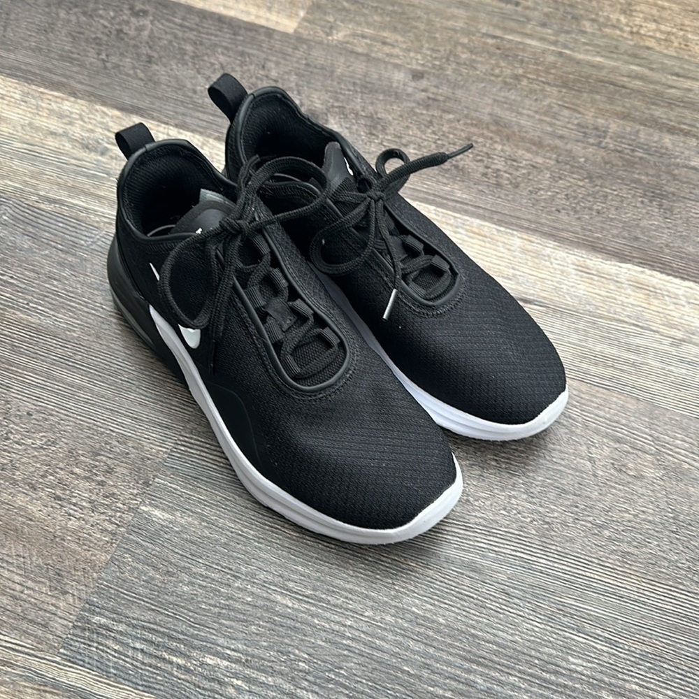 Nike air sneakers black womens 6.5